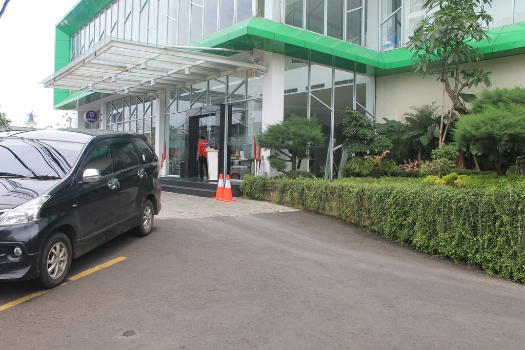 Agria Hotel Bogor Extérieur photo